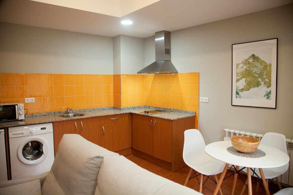 Cumbres De Los Picos Apartamento Los Abedules Poo  外观 照片